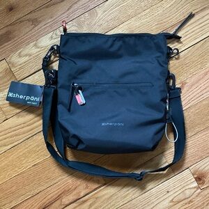 NWT Sherpani Vale cross body bag with anti theft features, black